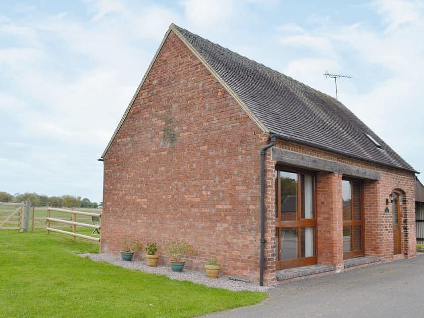 The Old Carthouse Ref E4422 In Near Uttoxeter Staffordshire Cottages Com