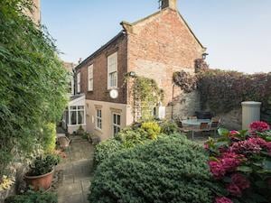 Exterior | Barbican Cottage, Middleham near Leyburn