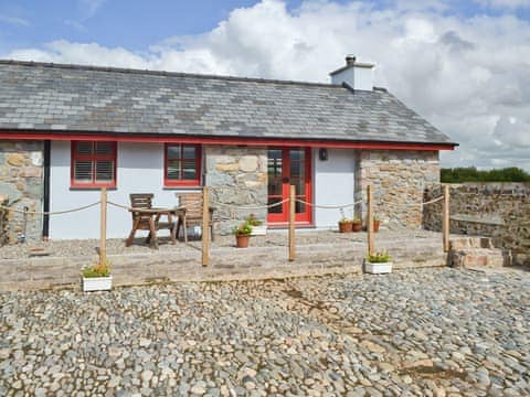 Attractive barn conversion metres away from the Wales Coast Path | Ty&middot; Macsen - Ty Coch Chatham, Llandwrog, near Caernarfon