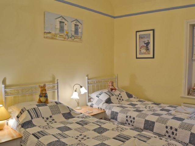 Twin bedroom | Candlelight Cottage, Ventnor