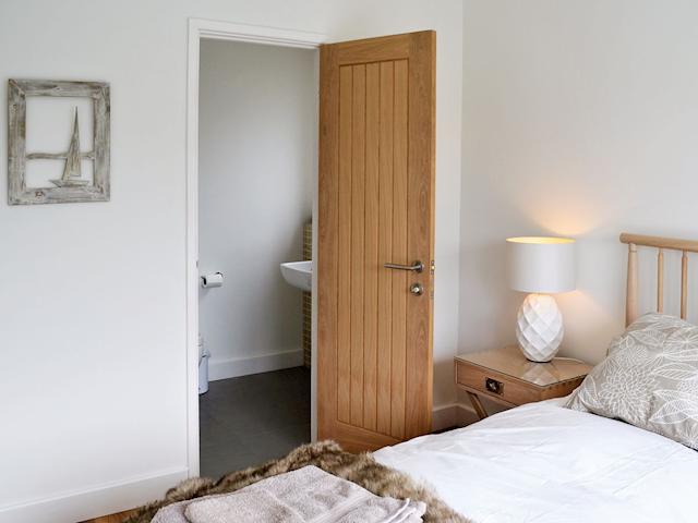 En-suite to master bedroom | The Seashells, Brancaster Staithe, near Hunstanton