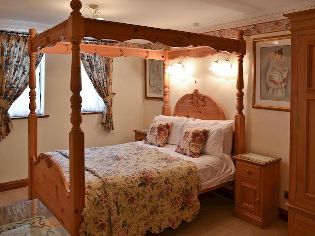 Four poster bedroom | Pheasant Roost, Swanton Morley