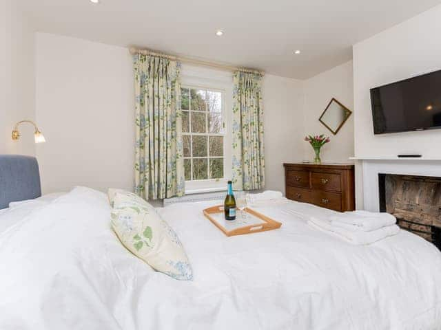 Cosy double bedroom | Pond Cottage, Boldre, near Lymington