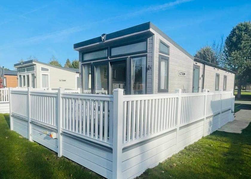 Water View Holiday Home VIP P/F - Allerthorpe Golf and Country Park, Pocklington