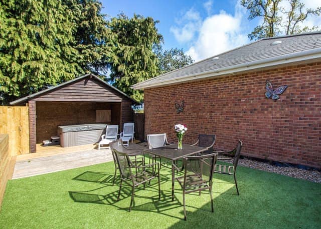 Oak 3 VIP + Private Garden - Andrewshayes Holiday Park, Axminster