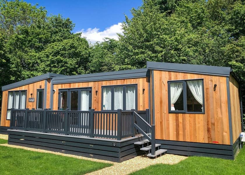 Exclusive Woodland Waterside 10 Berth Lodge - Appletree Holiday Park ...