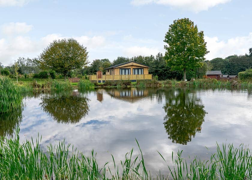 Goldcrest VIP Lake View - Ashlea Pools Lodges, Hopton Heath, Craven Arms