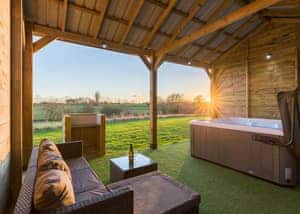 Maple Deluxe Pod - Bowbrook Lodges, Pershore