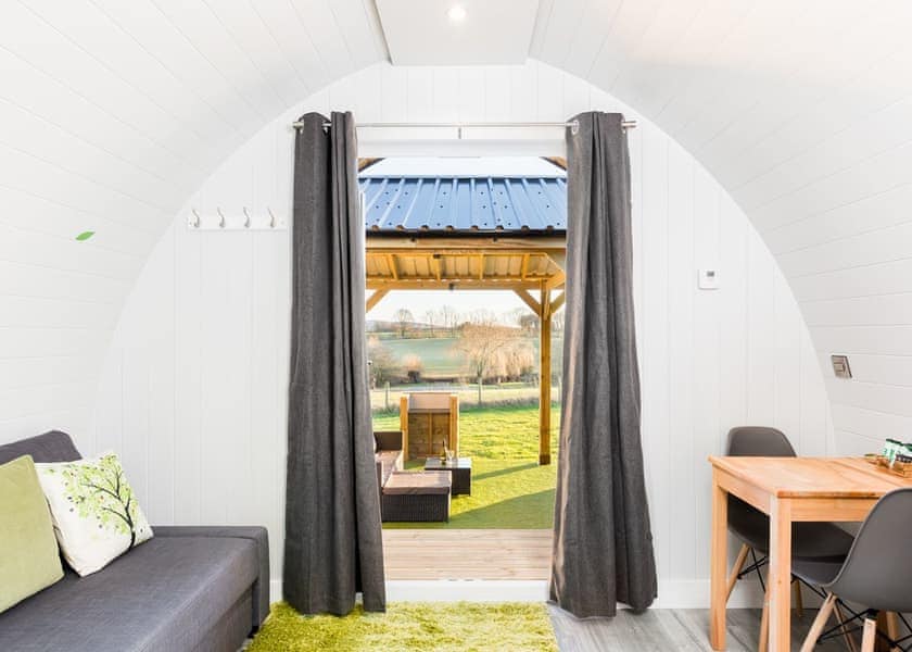 Willow Deluxe Pod - Bowbrook Lodges, Pershore