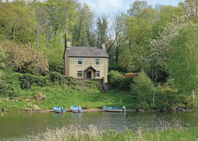 Bridge House Belle Isle Estate Lodges Book Online Hoseasons