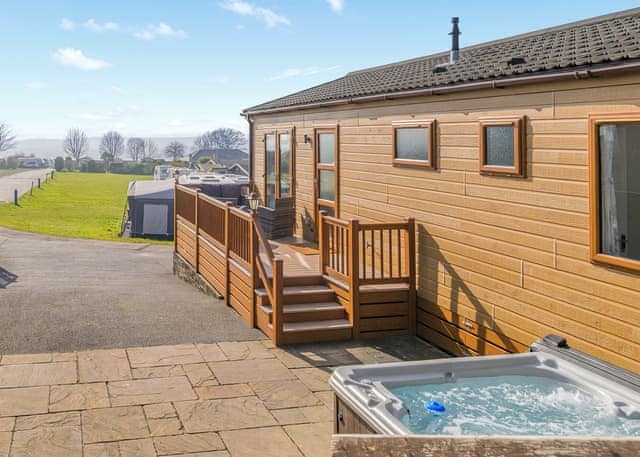 Platinum Lodge 2 - Bucklegrove Holiday Park, Cheddar,