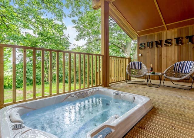 Sunset Lodge - Bluewood Lodges, Cotswolds