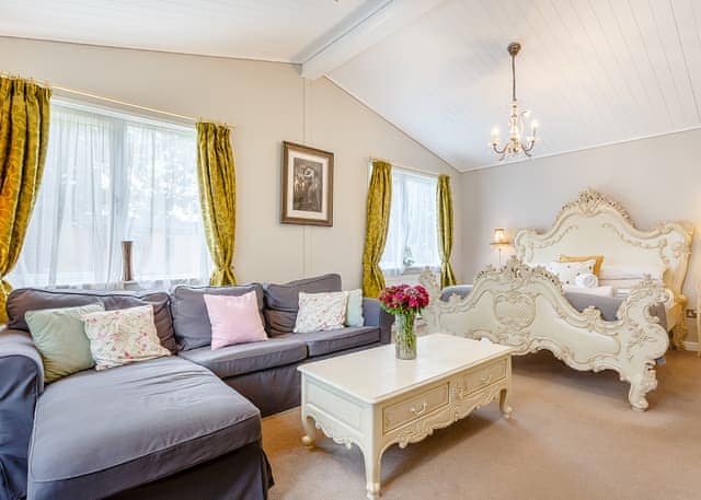 Romeo Lodge - Bluewood Lodges, Cotswolds