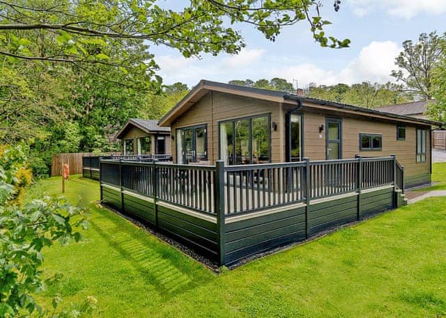 Pemberley Watersedge Lodge - Bath Mill Lodge Retreat, Newton Saint Loe, Nr Bath