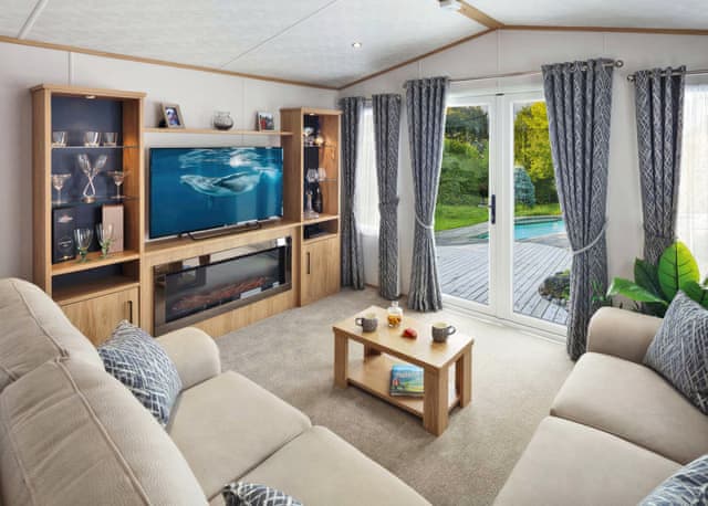 Signature Holiday Home 4 Hot Tub - Brokerswood Holiday Park, Westbury, nr Longleat