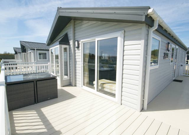 Platinum 3 Bedroom Lodge - Broadland Sands, Corton, Lowestoft