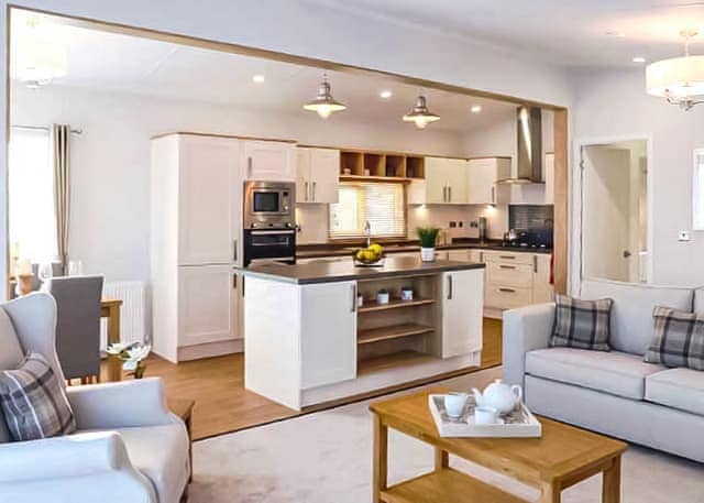 Indulgent 4 Berth Lodge - Bude Holiday Resort, Bude