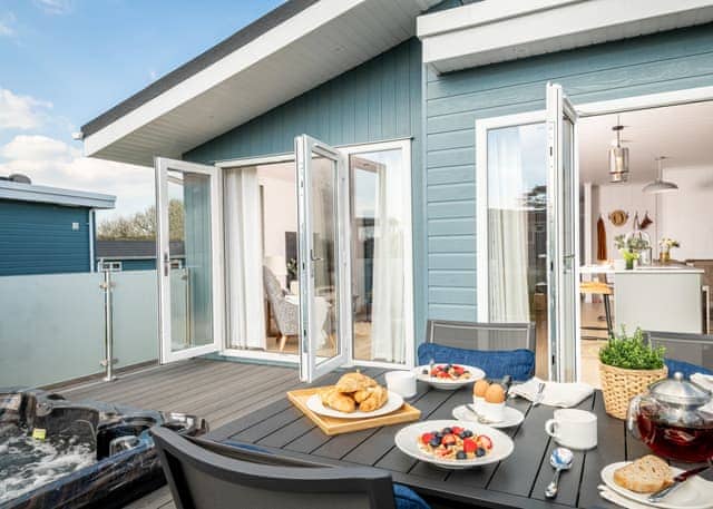 Sennen 3 Spa Roof Terrace - Bude Coastal Resort, Stratton, Nr Bude
