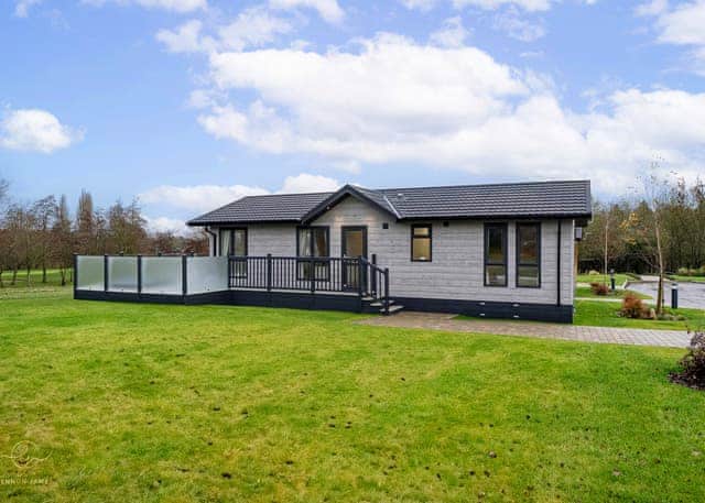 Pembroke - Cambridge Country Club Lodge Retreat, Cambridge