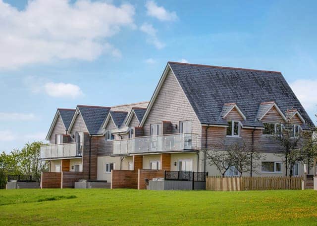 Orchard Ground Floor Apartment Hot Tub - Clawford Lakes Resort and Spa, Clawton, Nr Holsworthy
