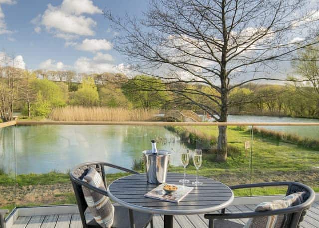 Orchard Deluxe Lakes Edge 2 Hot Tub Pet (Sleeps 6) - Clawford Lakes Resort and Spa, Clawton, Nr Holsworthy
