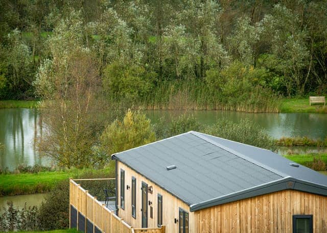 Meadow Deluxe Double Lakes-Edge 3 Hot Tub Pet - Clawford Lakes Resort and Spa, Clawton, Nr Holsworthy