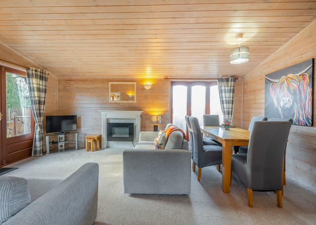 3 Bedroom Lodge with Hot Tub - Campsie Glen Holiday Park, Fintry