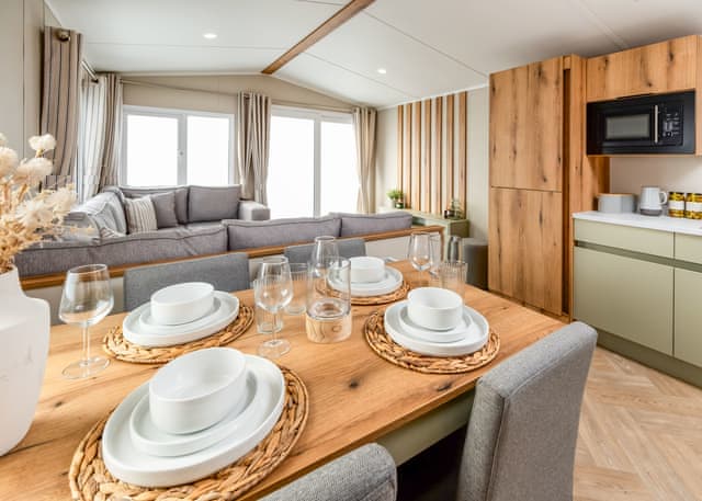 3 Bed Holiday Home - Decoy Lakes, Peterborough