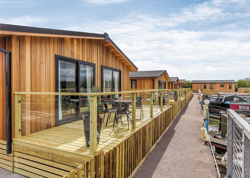 Devizes Marina Lodges In Devizes Lodges Book Online Hoseasons