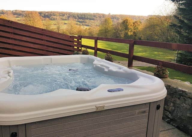 Long Barn with Hot Tub - Otter Falls, Upottery, Honiton