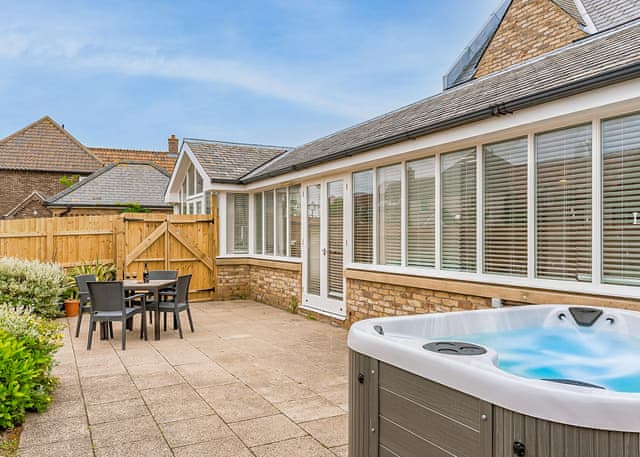 10 Berth Exclusive Cottage Hot Tub - The Bay Filey Holiday Village, Filey