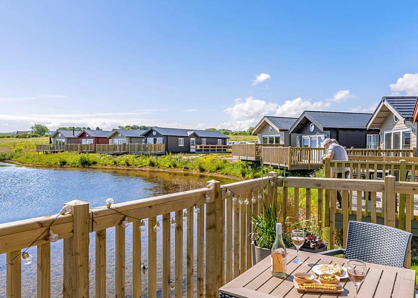 4 Berth Meadow Lakeside Lodge Pet Friendly - The Bay Filey, Filey