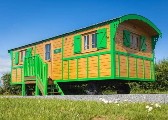 Showman&rsquo;s Wagons - Folly Farm Holiday Park, Kilgetty