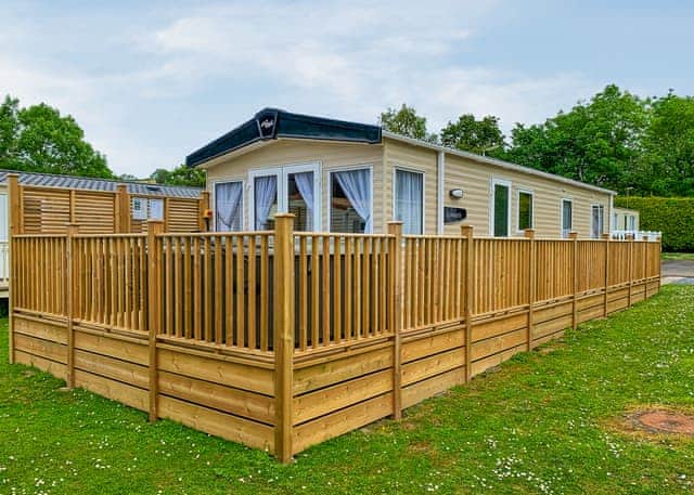 Classic Caravan Hot Tub 4 - Finlake Resort & Spa, Chudleigh, Newton Abbot
