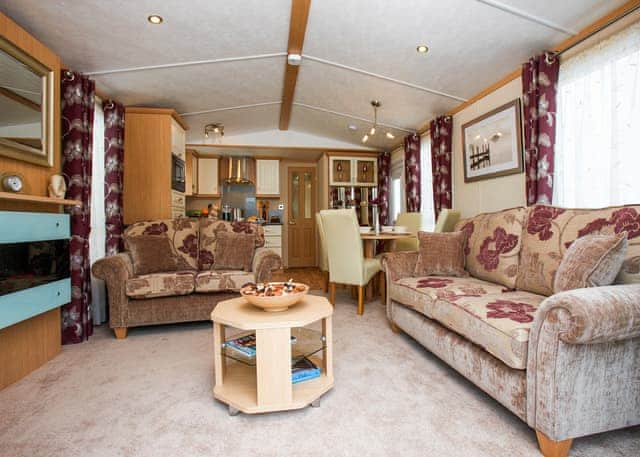 Superior Caravan Hot Tub 4 - Finlake Resort & Spa, Chudleigh, Newton Abbot