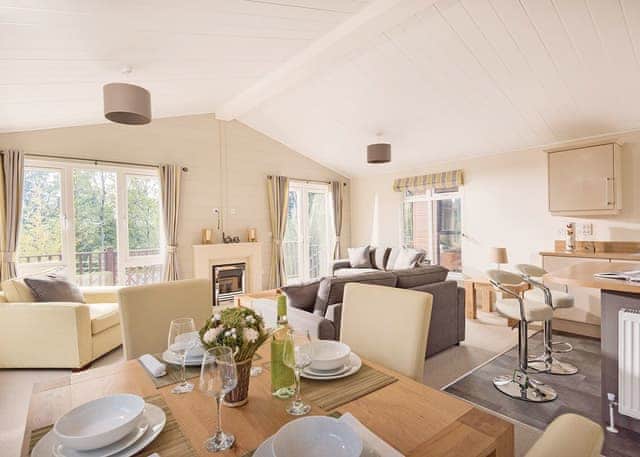 Comfort Lodge 6 - Finlake Resort & Spa, Chudleigh, Newton Abbot