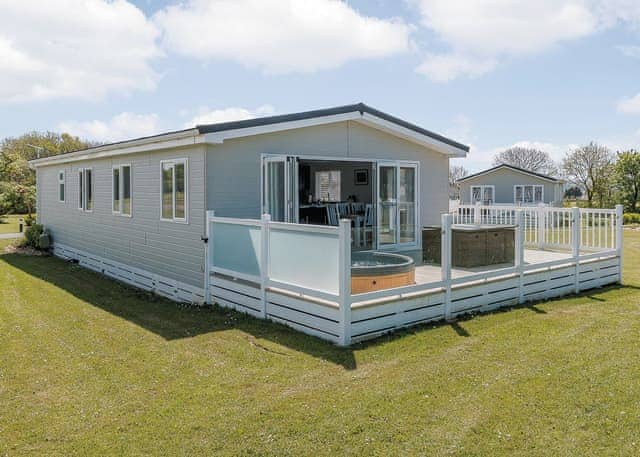 Hazel Lodge - Florence Springs Lakeside Lodges, St Florence, Tenby