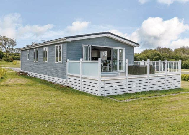 Willow Lodge - Florence Springs Lakeside Lodges, St Florence, Tenby