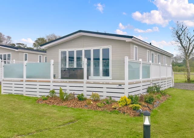 Elm Lodge - Florence Springs Lakeside Lodges, St Florence, Tenby