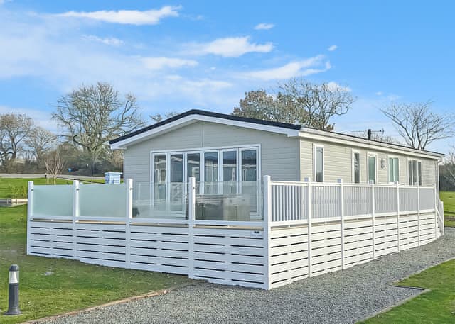 Holly Lodge - Florence Springs Lakeside Lodges, St Florence, Tenby