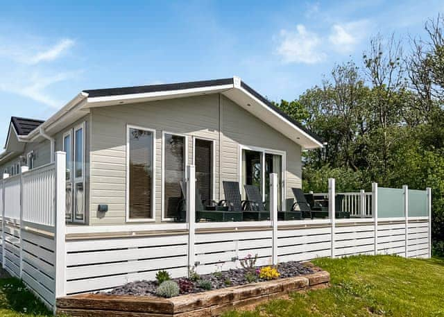 Daisy Lodge - Florence Springs Lakeside Lodges, St Florence, Tenby