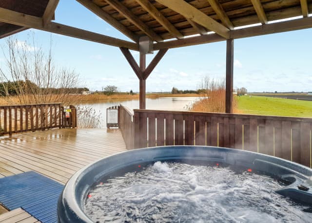 Cathedral View 4 Pet - Fenview Lakes, Ely