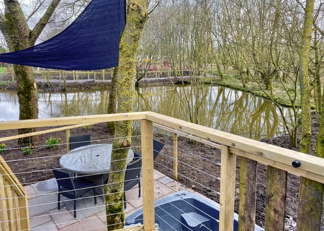 Cozy Cabin 1 - Fairwood Lakes Holiday Park, Westbury