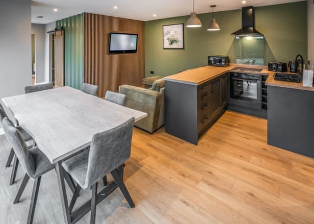 Woodland Container Lodges Slp 4 - Fairwood Lakes Holiday Park, Westbury