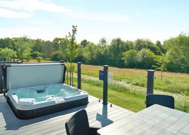 Exclusive Lodge 2 Bed HT - Green Hill Farm Holiday Village, Landford,  Nr Salisbury