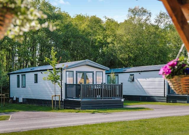 Luxury 2 Bed - Green Hill Farm Holiday Village, Landford,  Nr Salisbury
