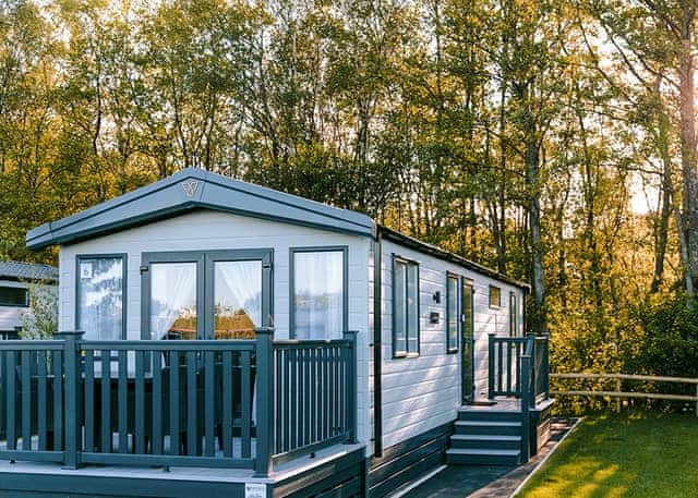 Luxury 2 Bed (Pet) - Green Hill Farm Holiday Village, Landford,  Nr Salisbury