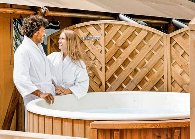 The Woody Safari Tent (Pet) - Green Hill Farm Holiday Village, Landford,  Nr Salisbury