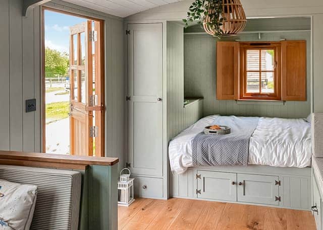 Forest Snug shepherds hut | Forest Snug - Green Hill Farm Holiday Village, Landford,  Nr Salisbury