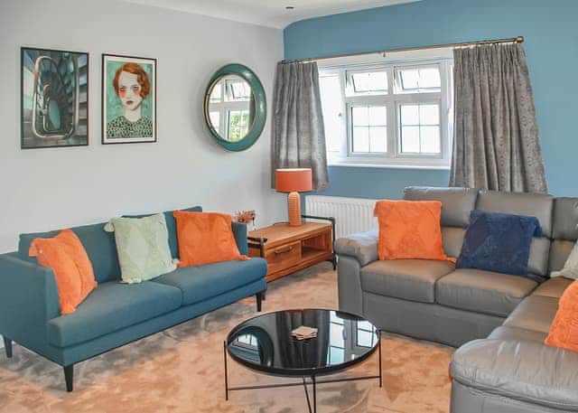 The Courtyard Apartment - Gilfach Holiday Apartments, Gilfach-Yr-Halen